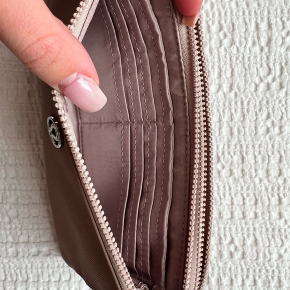 Lululemon Double Pouch Wristlet - Picture 4 of 5